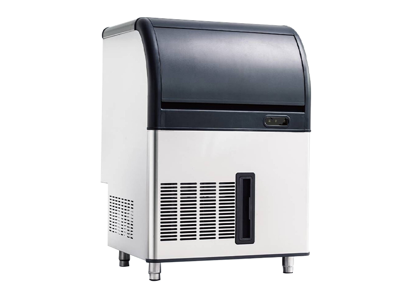 ¿Cuál es la diferencia entre los sistemas de refrigeración por aire y por agua utilizados por la máquina de hielo del proyecto hotelero?